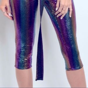 Metallic iridescent rainbow & black capri pants, CUTE!🌈 sz M